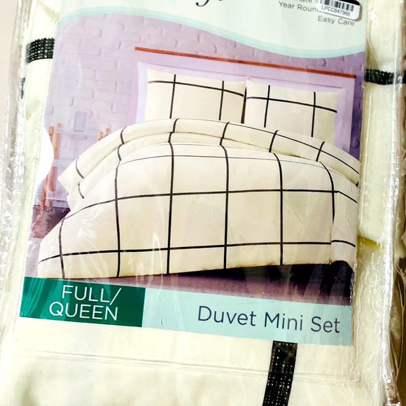 Truly Soft 3 pc. Duvet and shams - Picture 1 of 3